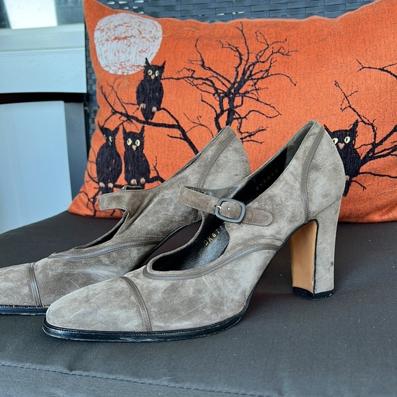 Vintage Salvatore Ferragamo Heels - Picture 2 of 14